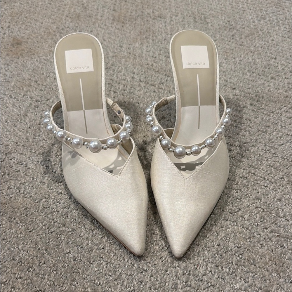 Never worn - Dolce Vita Pearl-Trim Ivory Pointed-Toe Mules